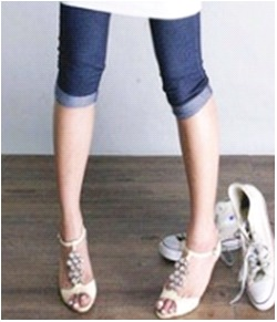 デニムパンツ　七部丈の画像